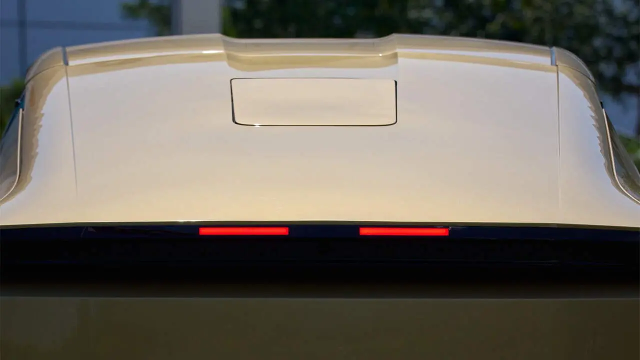 La Tesla Cybercab ya integra Starlink