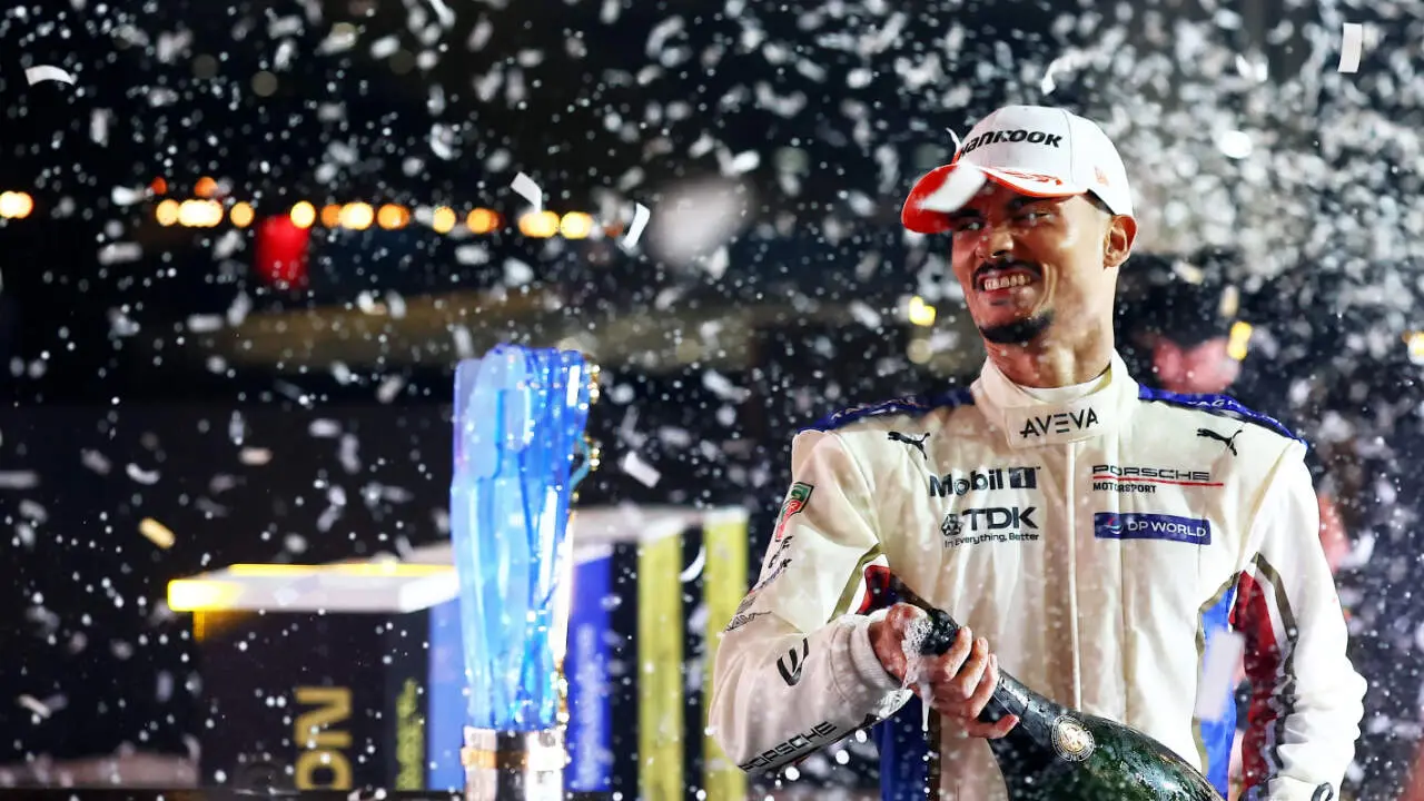Wehrlein celebrando el campeonato del Mundo de la F&oacute;rmula E (Temporada 2025/2026)