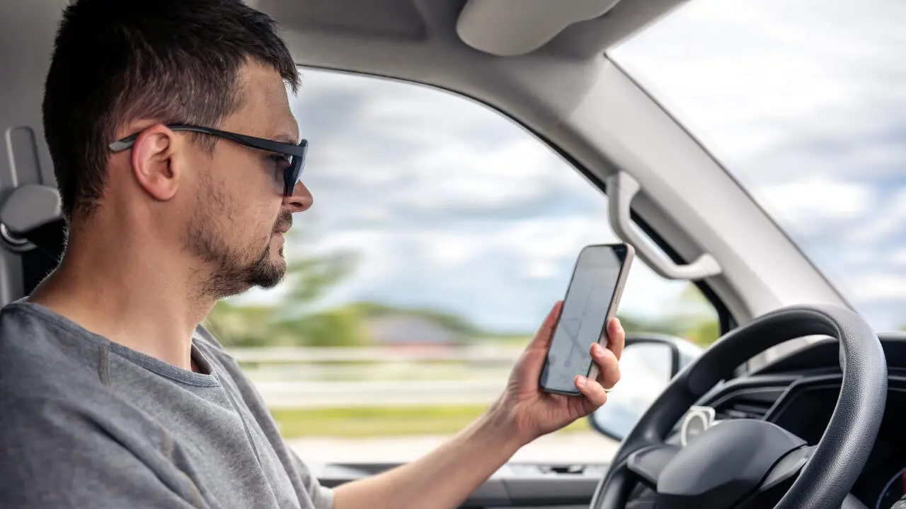 Conductor usando un smartphone