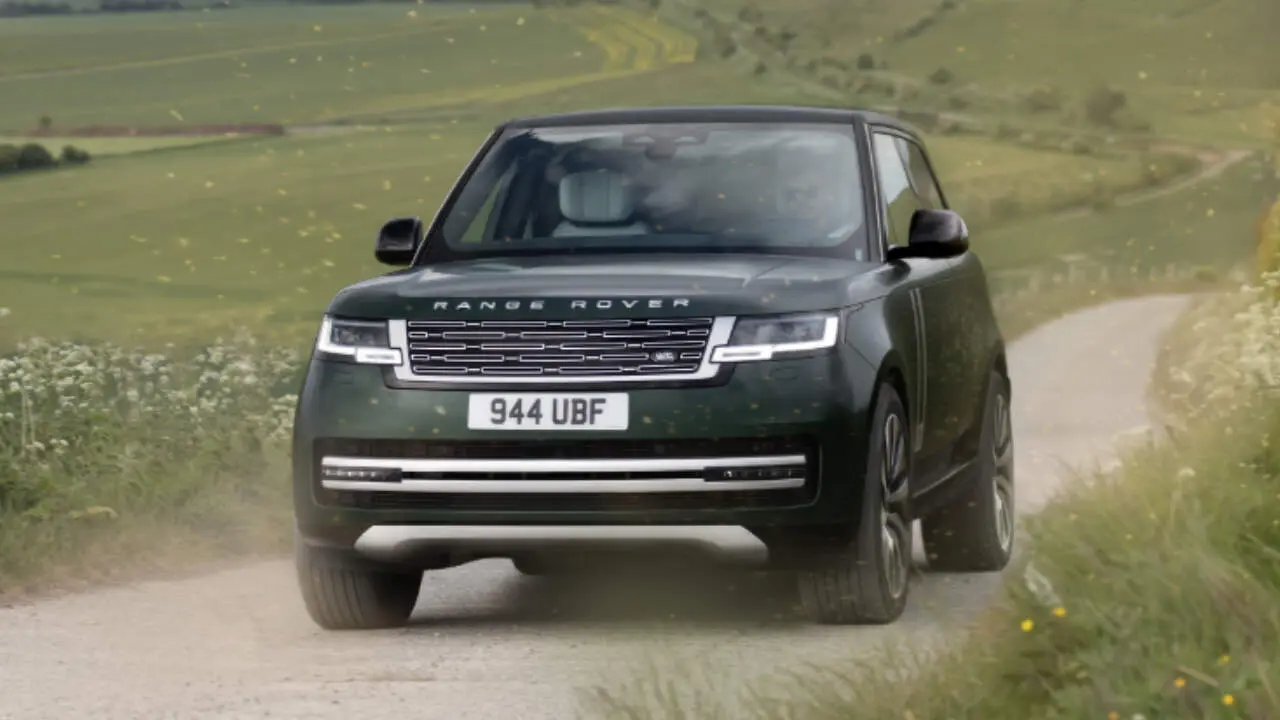 Range Rover Electric - Circulando por camino de tierra