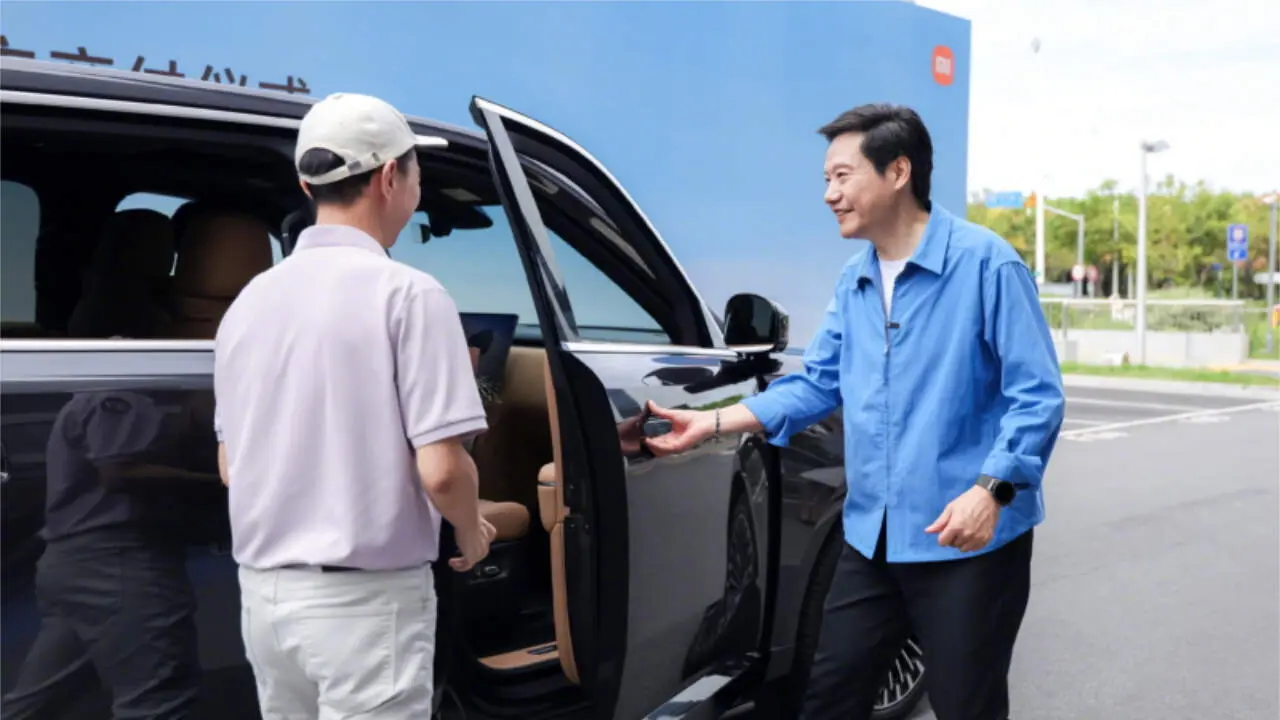 CEO Xiaomi entrega primeros Skynomad