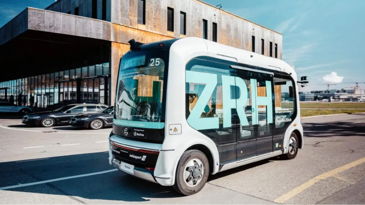 Autobus del aeropuerto de Zurich totalmente autónomo
