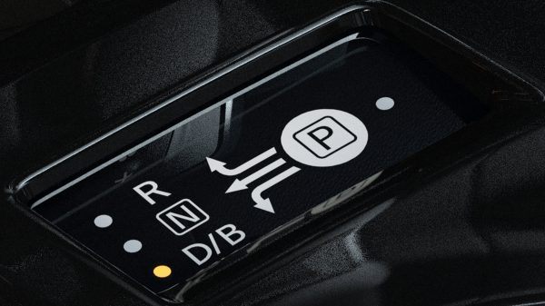 Nissan_Leaf-e-pedal2