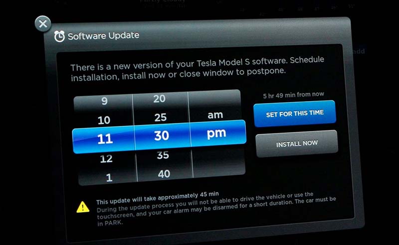 Imagen del momento de actualizar el software de un Tesla