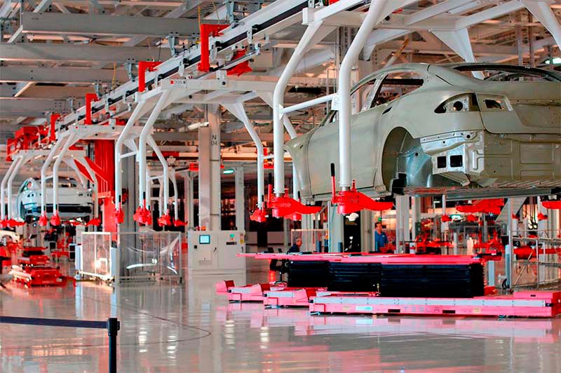 Imagen de la cadena de montaje de Tesla en la Gigafactory de Fremont (California)