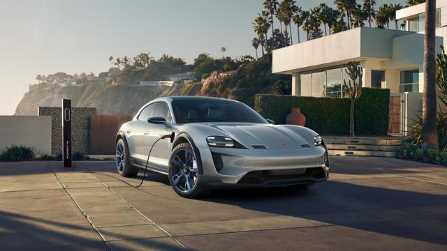 porsche-mission-e_charging