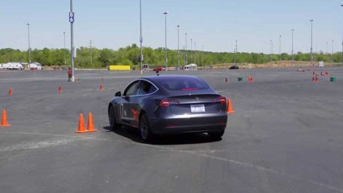 Tesla-Model-3_Autocross02