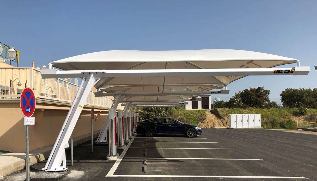Supercharger de Almaraz en Caceres (España)