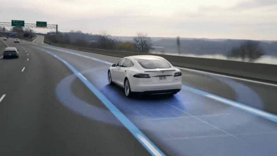 Tesla_AutoPilot2_02