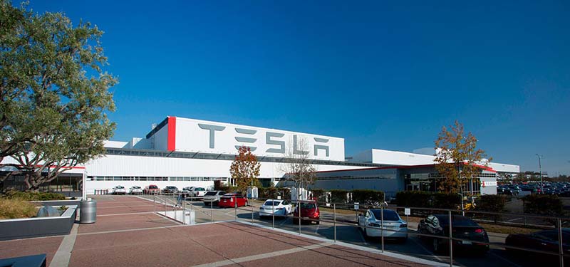 Tesla-Fabrica_Freemont-Exterior