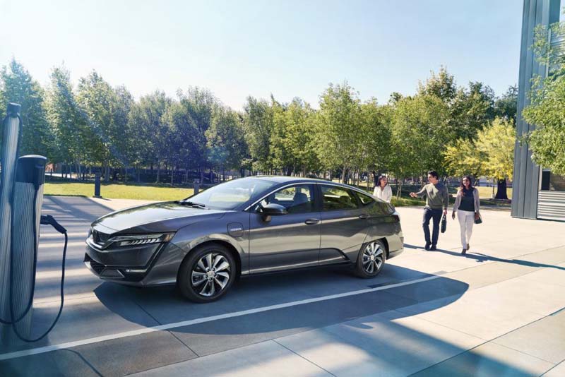 honda-clarity-electrico-cargando