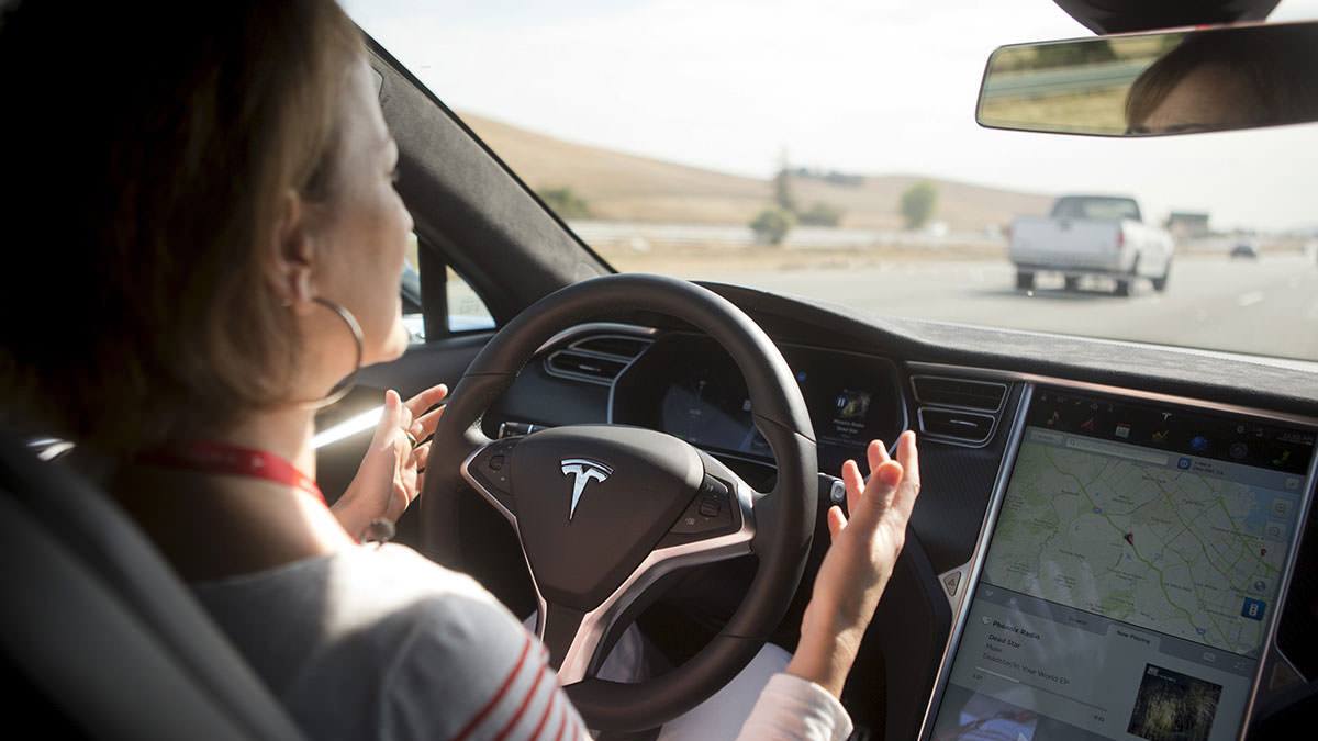 autopilot tesla conducción