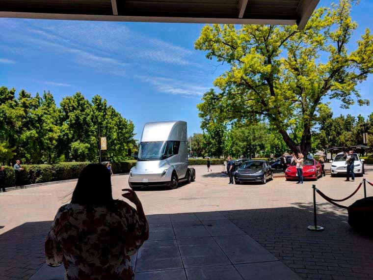 Tesla-Models_Junta-Junio2018