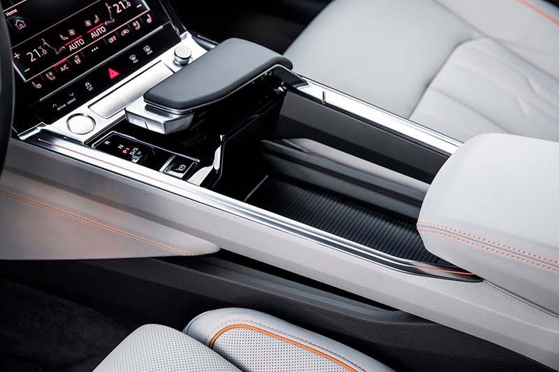 Consola-central_Reposamanos-Audi-e_tron-quattro