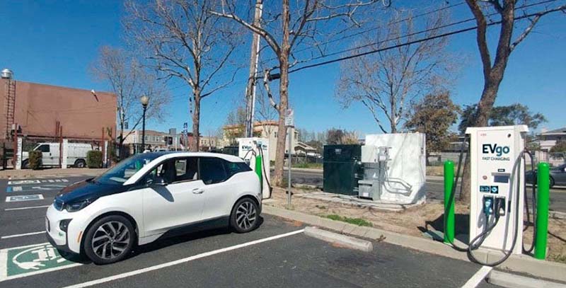 Estacion-carga_EVgo-BMWi3-baterias-reutilizadas