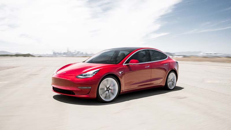 Tesla Model 3 Performance en color rojo