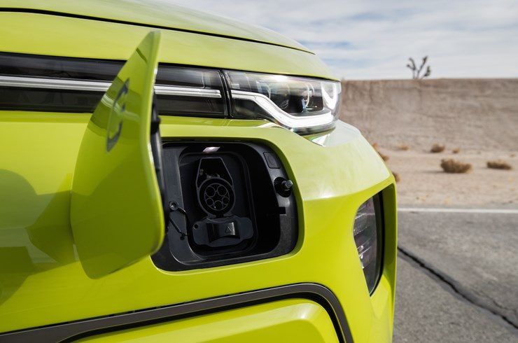 KIA_Soul_EV-Amarillo-conector-carga