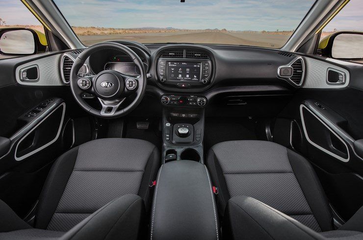 KIA_Soul_EV-Amarillo-interior-asientos_delanteros02