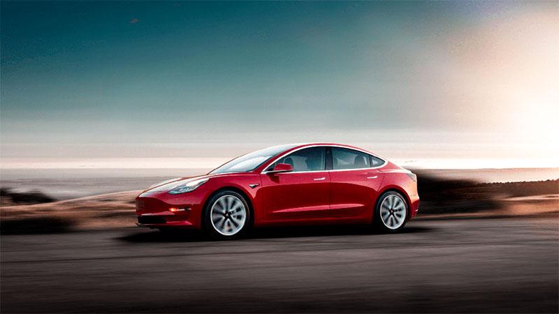 Tesla Model 3 en color rojo