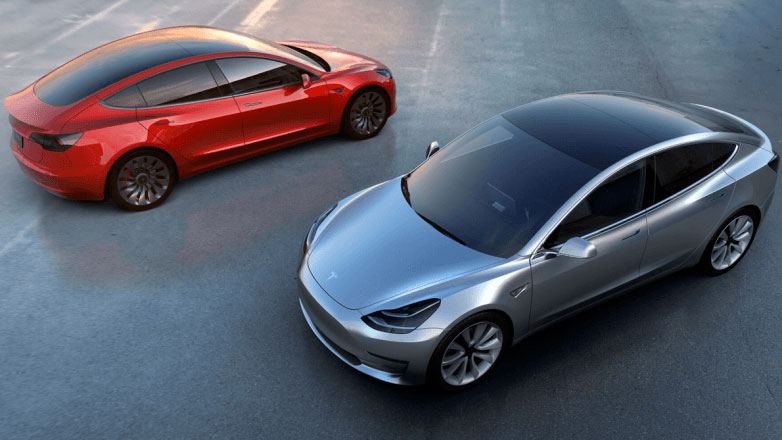 Foto de dos Tesla Model 3 enfrentados