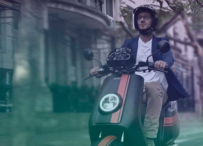Scooter eléctrica NIU - circulando