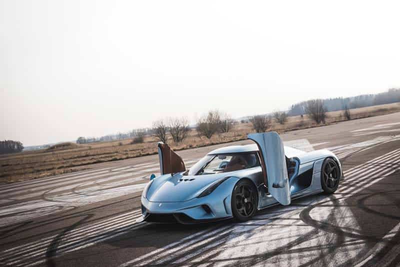 Koenigsegg_Regera_puertas-abiertas