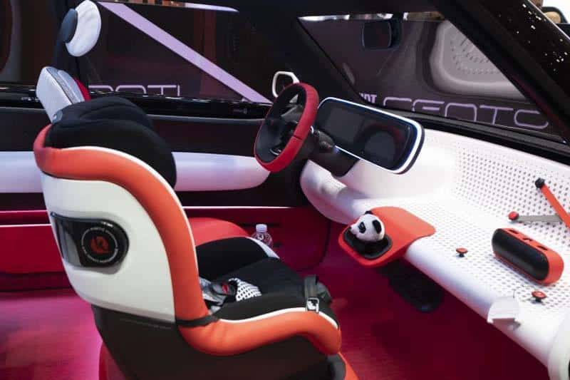 fiat-centoventi-abierto-puertas-interior-parte-delantera-expuesto-ginebra-2019