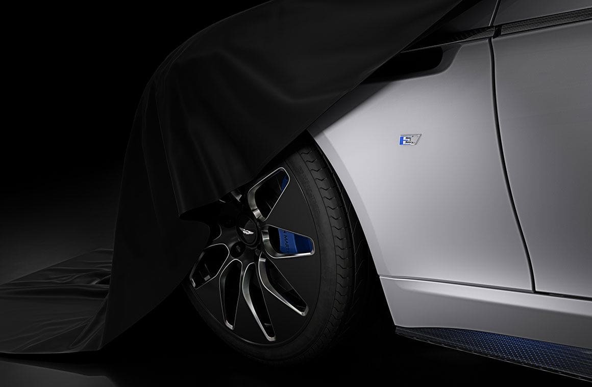 rapide-e-aston-martin-destapandose-manta