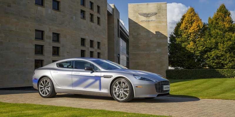 aston-martin-rapide-e-deportivo-electrico_aparcado-sede-aston-martin