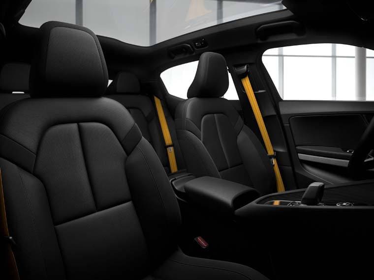 Volvo-Polestar-2_interior-asientos-performance-pack-detalles-dorados