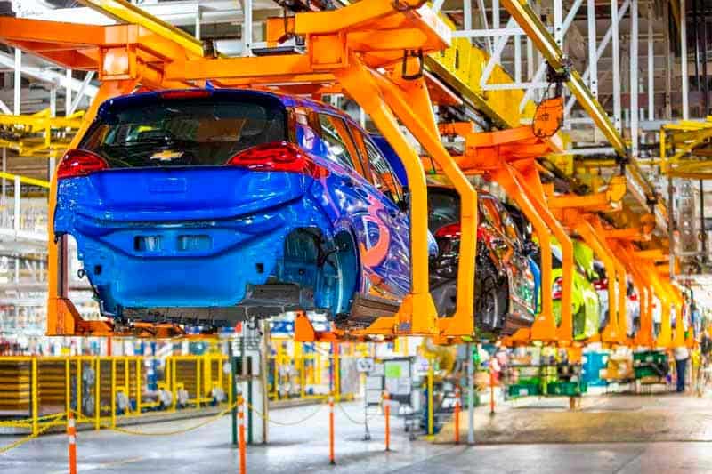Fabrica-GM-Chevrolet-Bolt-EV-coche-azul