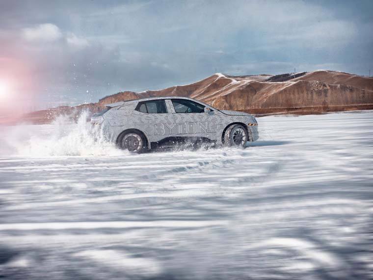 Byton-M_Byte-SUV-electrico-pruebas-invierno-mongolia-interior-China_nieve-lateral
