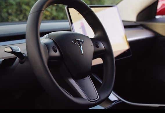 Tesla-model3-volante-interior