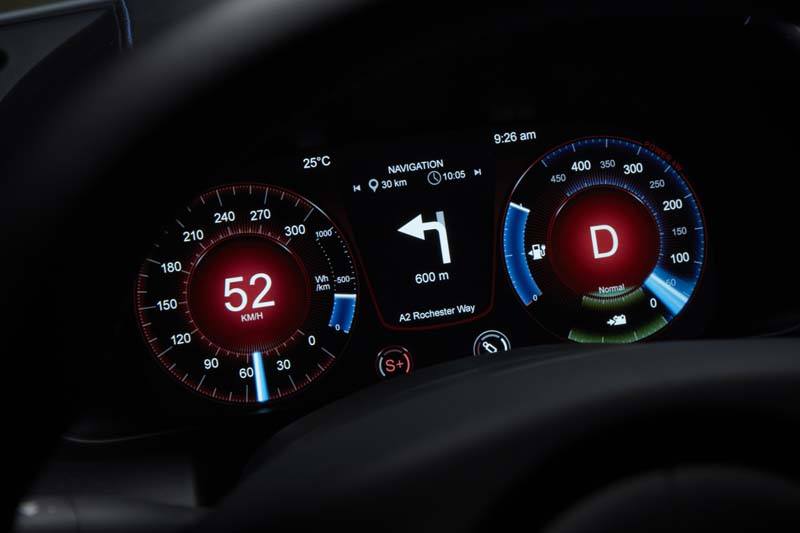 aston-martin-rapid-e_cuadro-instrumentos-digital