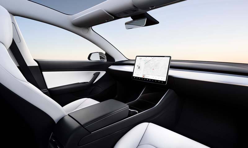 model3-interior-sin-volante-evento-autoconduccion