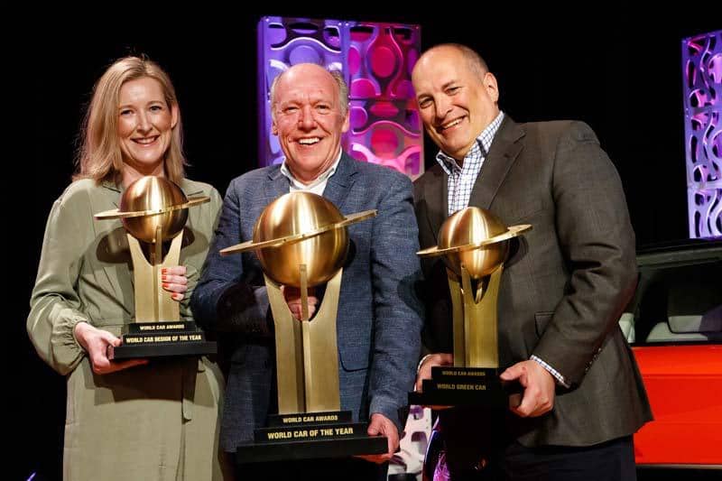 Fiona-pargeter_Joe-eberhardt_Ian-callum-evento-ganador-mejor-coche-jaguar-i_pace-2019