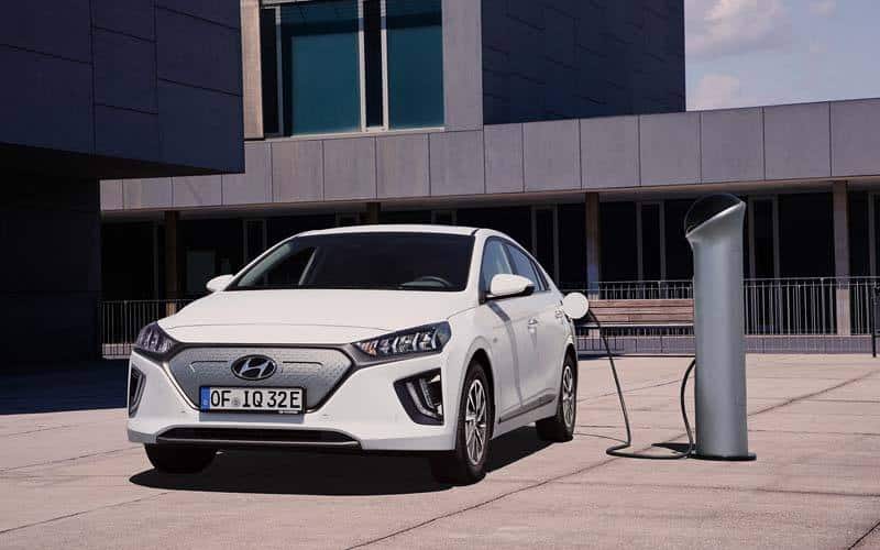 nuevo_Hyundai_IONIQ_Electric_cargando