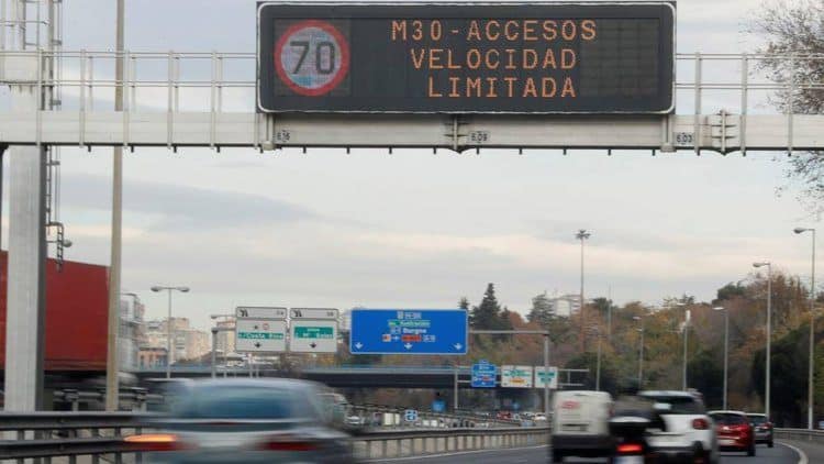 contaminacion-madrid-cartel-velocidad-limitada-70kmh-m30
