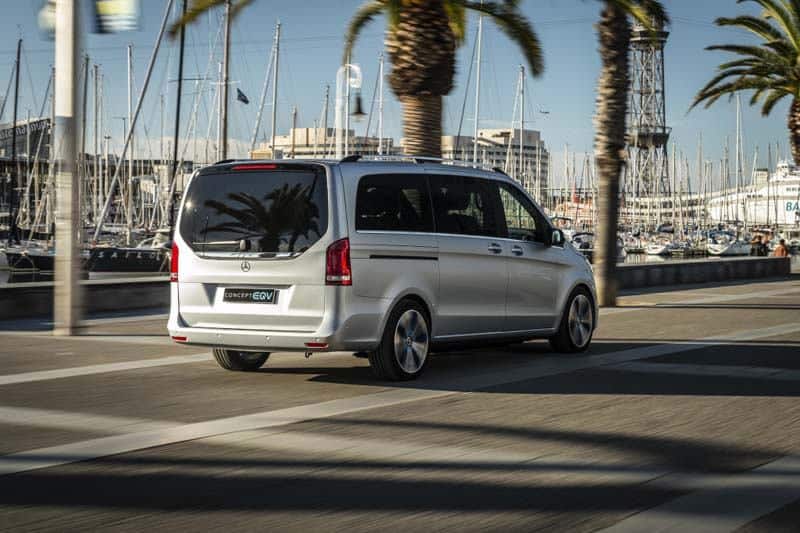 Mercedes-Benz-EQV_furgoneta-electrica-Barcelona_lateral-trasera