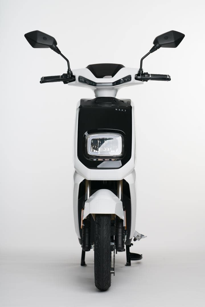 Scooter-electrica_NEXT-NX1_color-blanco-frontal