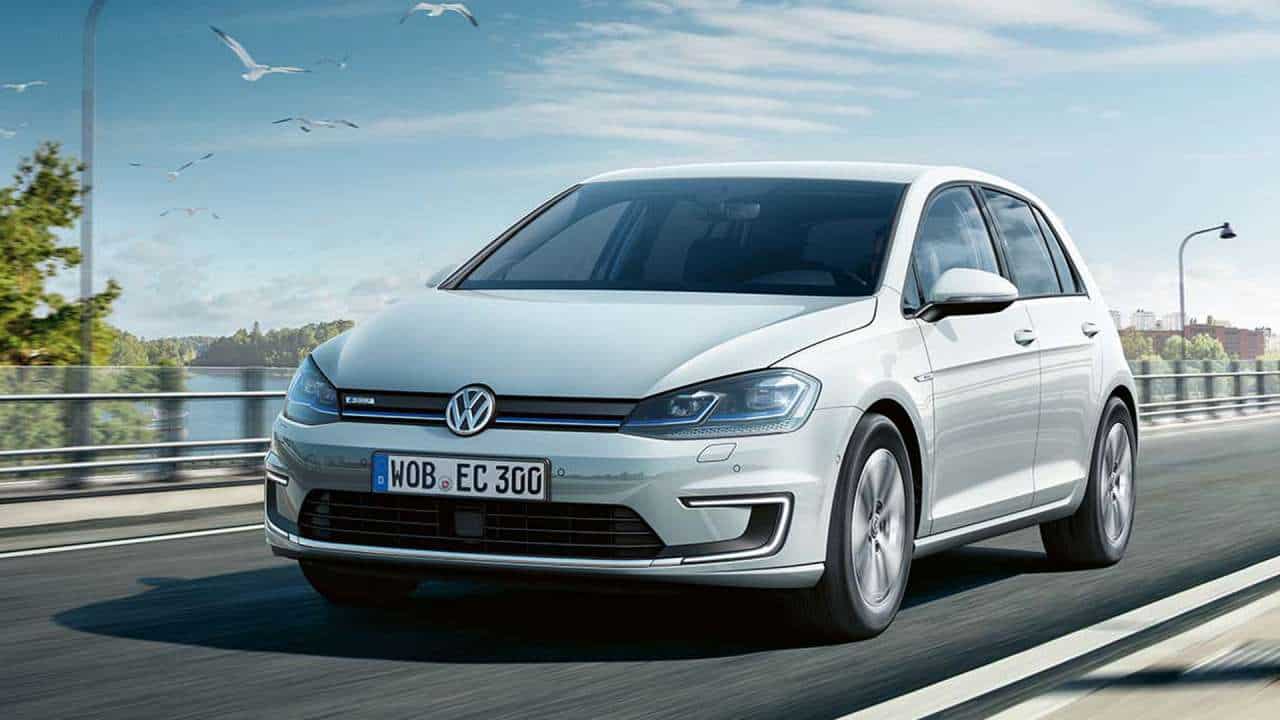 volkswagen-e_golf-movimiento-carretera