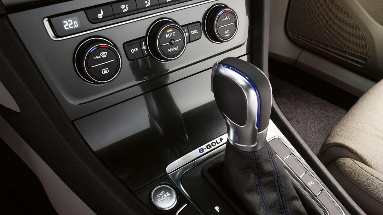 volkswagen-e_golf-palanca-cambios-automatica-detalles-color-azul