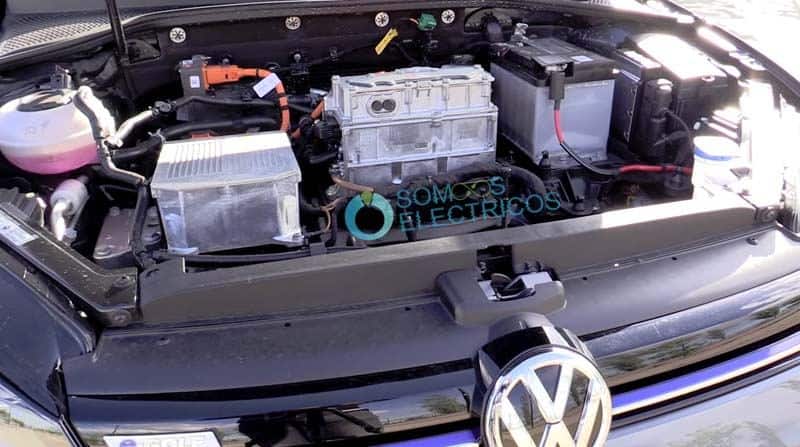 Volkswagen-e_golf-capo-delantero-motor