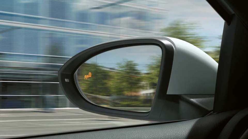 volkswagen-e_golf-deteccion-angulo-muerto