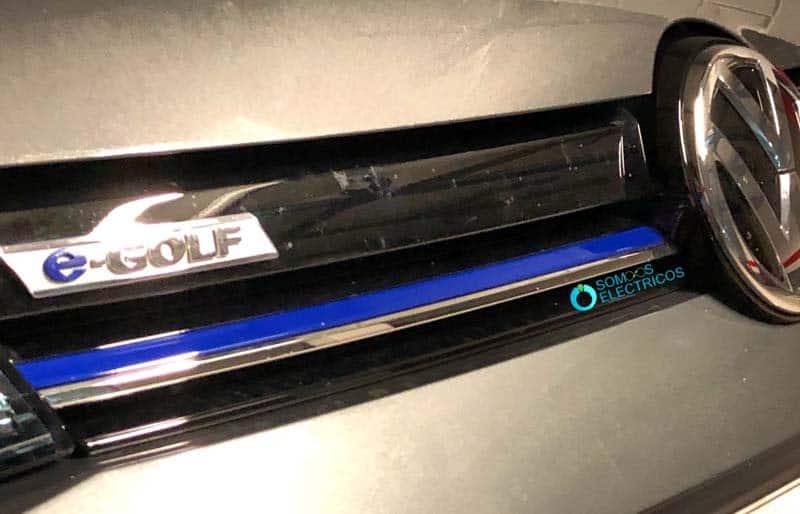 Volkswagen-e_Golf-detalles-color-azul