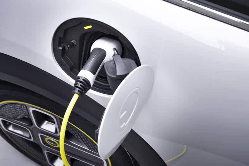 Mini-Electric-SE_cargando