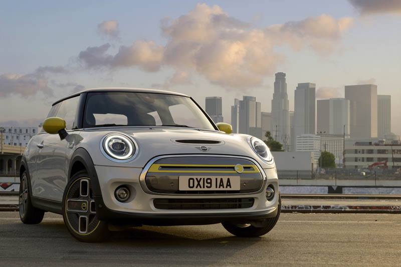 Mini-Electric-SE_fronta-skyline