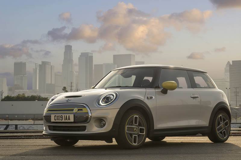 Mini-Electric-SE_lateral-skyline