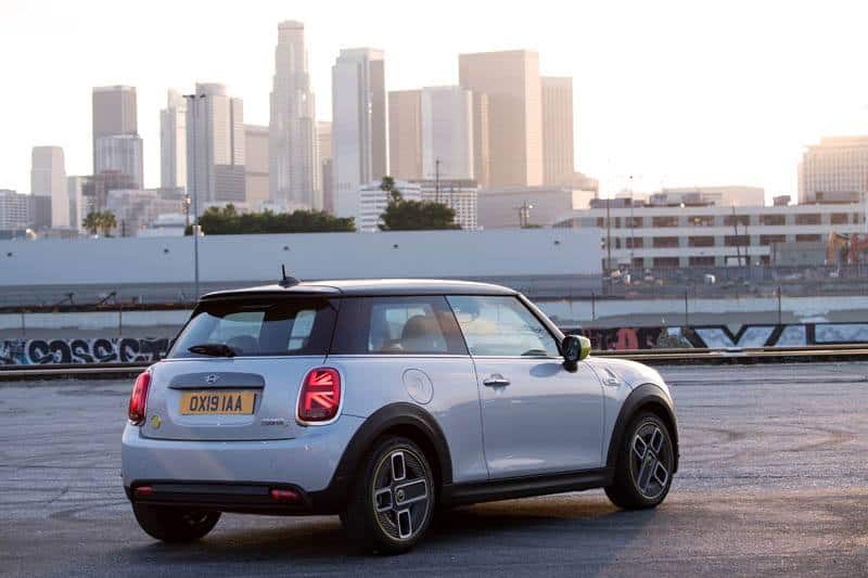Mini-Electric-SE_trasera-skyline