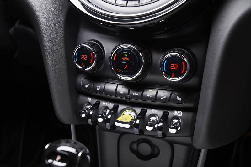 Mini-Electric-SE_botones-interior-controles